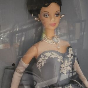 WEDGWOOD Barbie Limited Edition1999 Mattel Blue dress Barbie